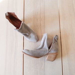 Jeffrey Campbell Low Heel Boot - Light Grey Suede *like new*